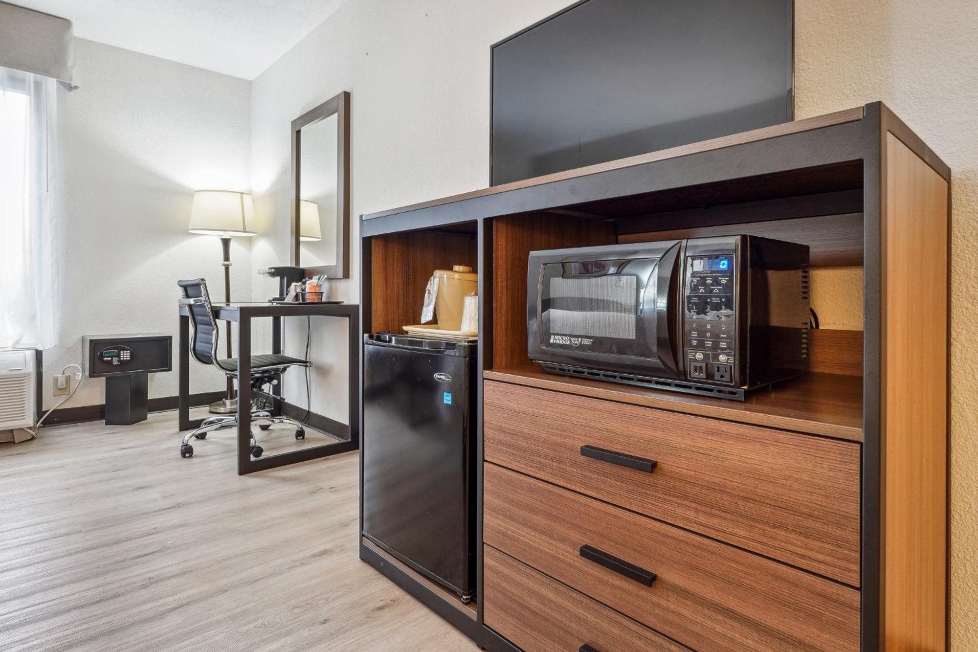 Quality Inn & Suites Доусонвилл Экстерьер фото