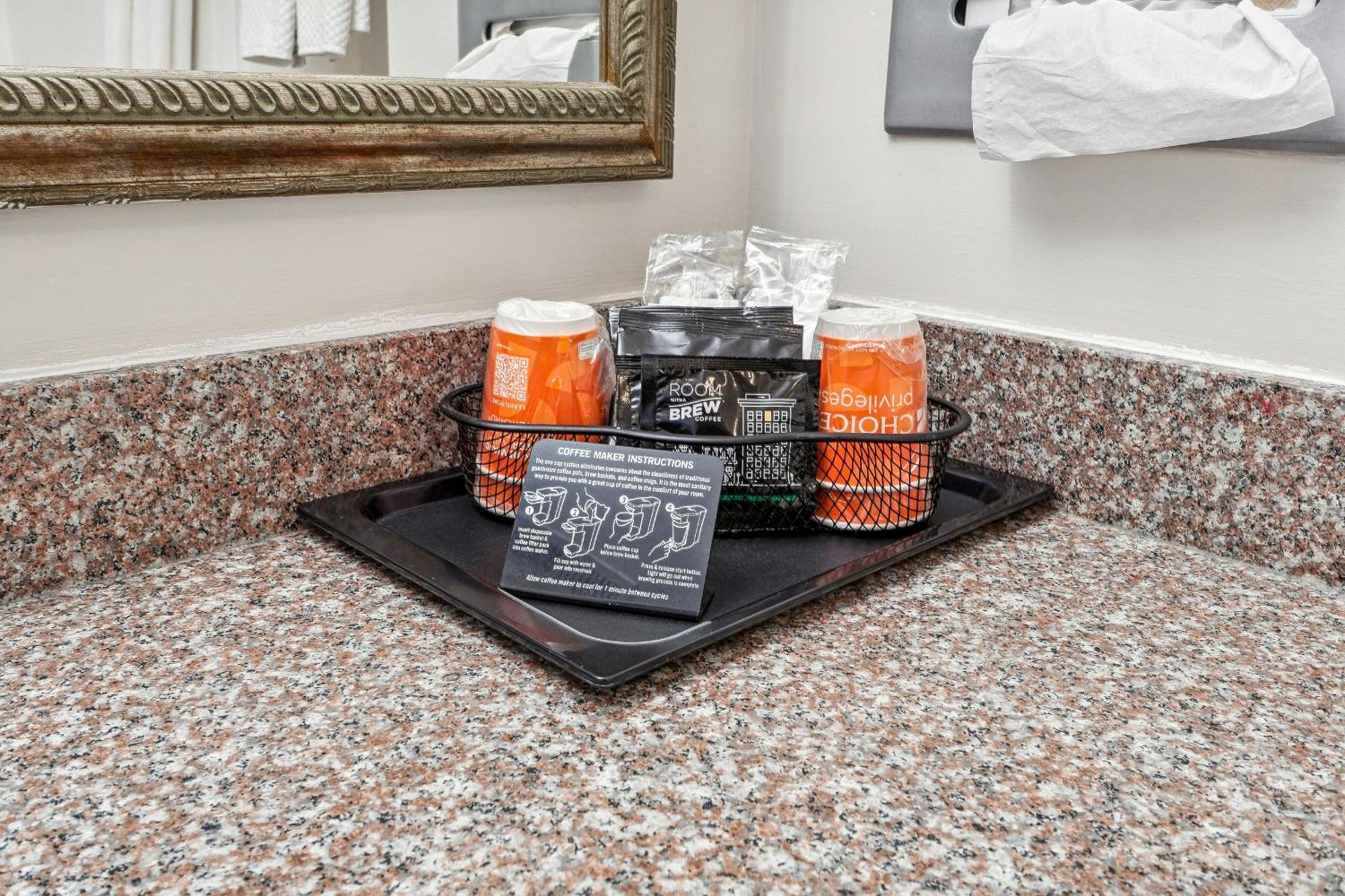Quality Inn & Suites Доусонвилл Экстерьер фото