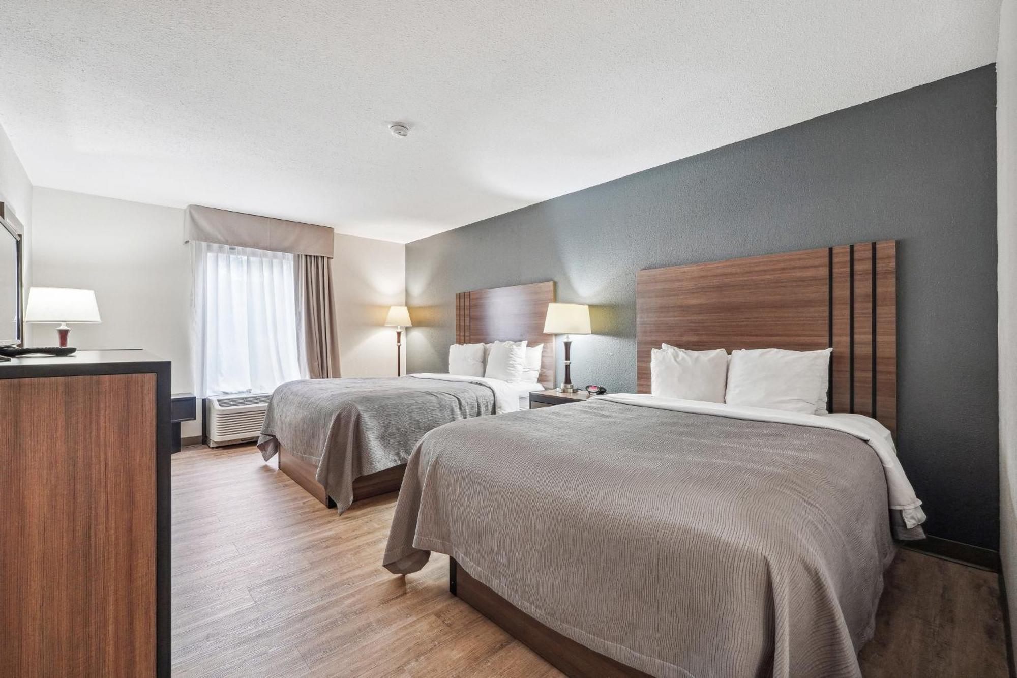Quality Inn & Suites Доусонвилл Экстерьер фото