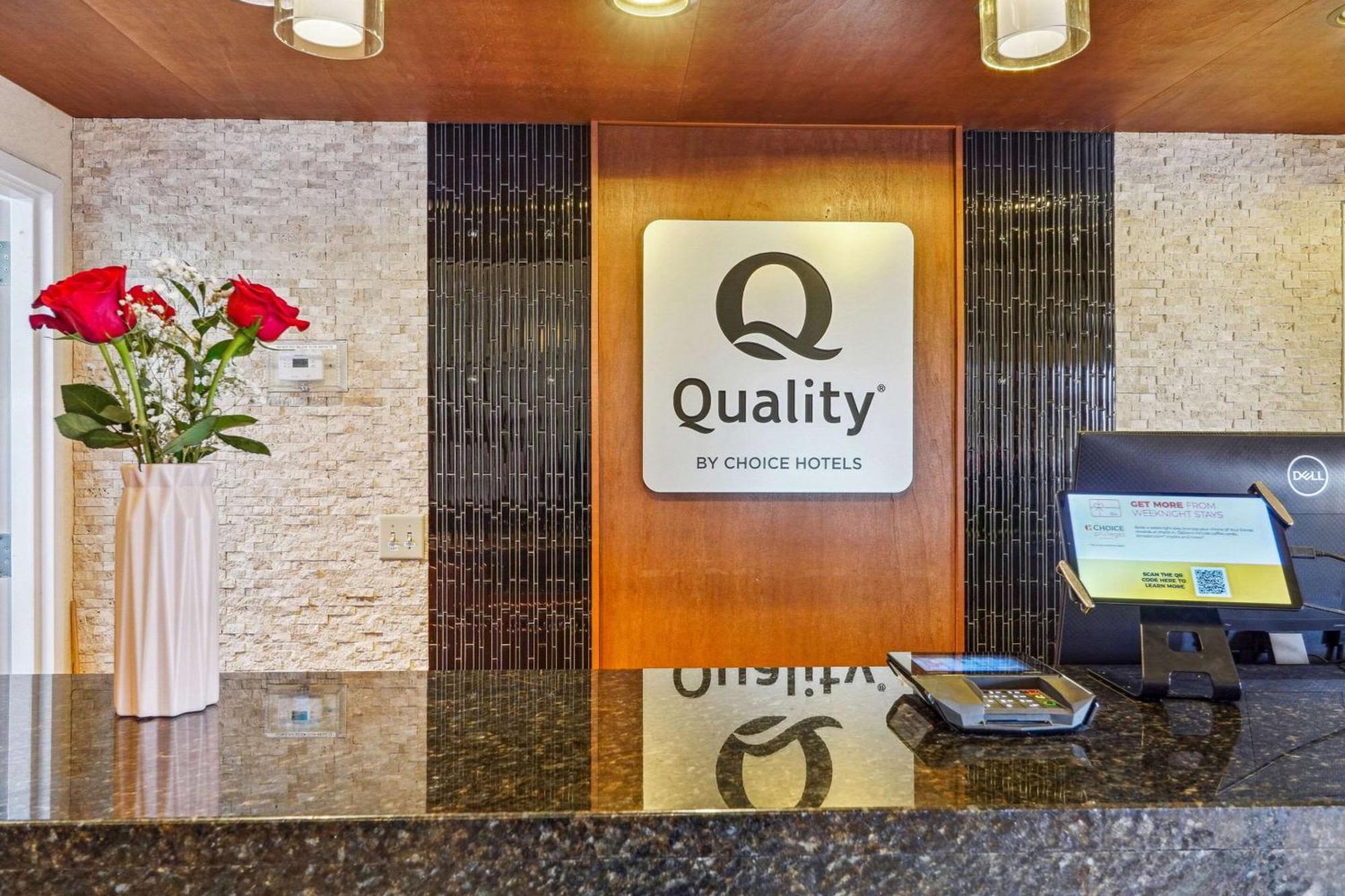 Quality Inn & Suites Доусонвилл Экстерьер фото