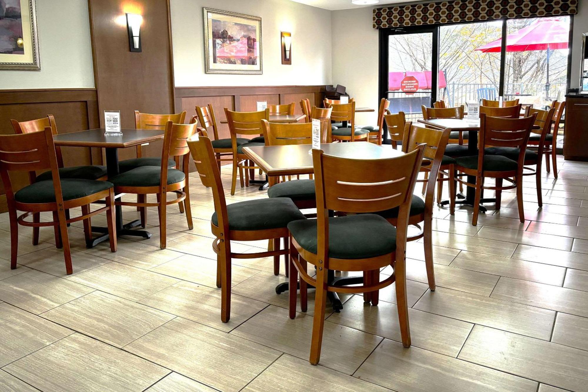Quality Inn & Suites Доусонвилл Экстерьер фото